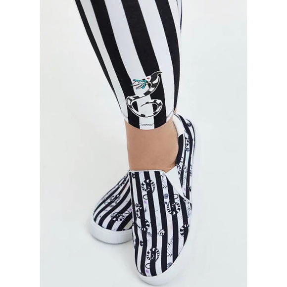 π Black White Stripe Beetlejuice Crop Legging 2 2X 18 20 NWT Torrid - Picture 2 of 8